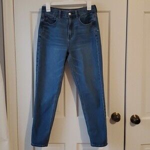 AEO AMERICAN EAGLE OUTFITTERS MOM JEANS SIZE 4 MEDIUM WASH HIGH WAIST RISE